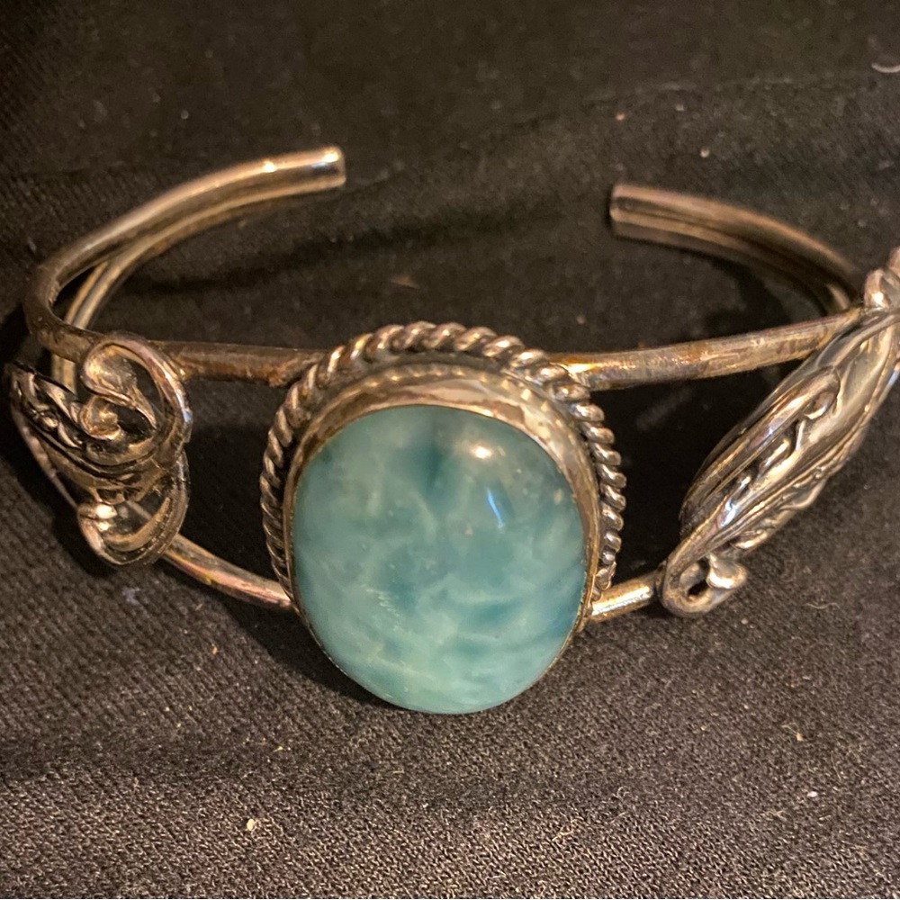 Sterling Silver and Larimar Stone Bracelet with Intricate Metalwork
KK 925
